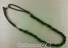 necklace_brown_green-20230726_203156.jpg