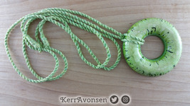 necklace_donut_pale_green-20190325_120940.jpg