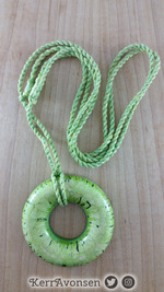 necklace_donut_pale_green-20190325_121121.jpg