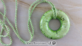 necklace_donut_pale_green-20190325_121639.jpg